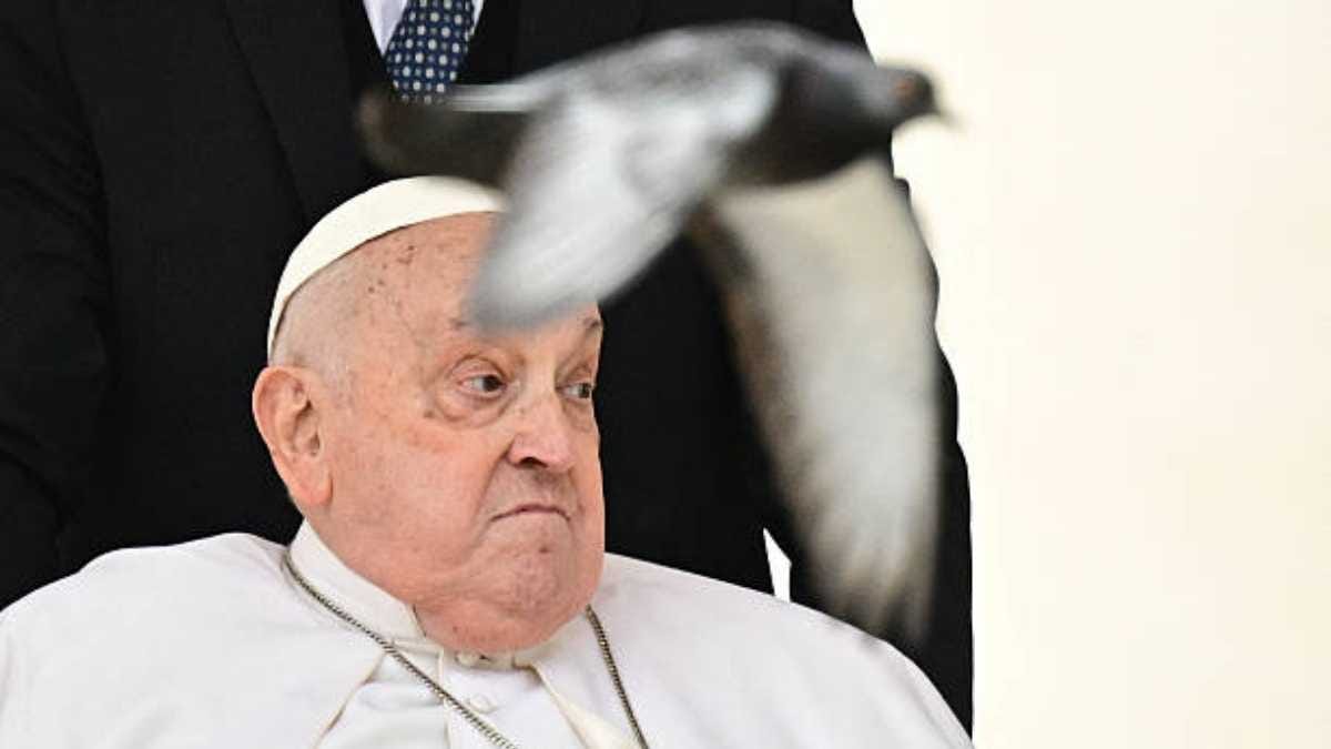 Pâques au Vatican : le pape François, affaibli mais présent,…