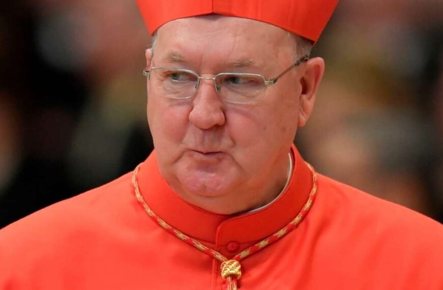Ce qu’il faut savoir sur Kevin Farrell, le cardinal camerlingue qui assure l’intérim au Vatican