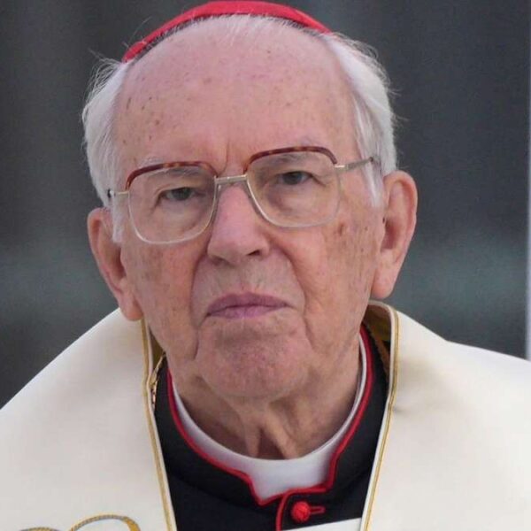 Le cardinal Giovanni Battista Re présidera les funérailles du pape François