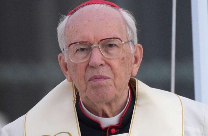 Le cardinal Giovanni Battista Re présidera les funérailles du pape…