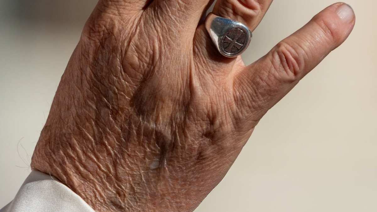Pourquoi l’anneau du pape François va être détruit