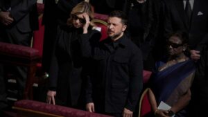 Zelensky et Trump scellent une future rencontre après un échange…