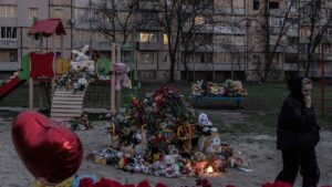 Ukraine : une frappe russe tue 19 civils près d’une…