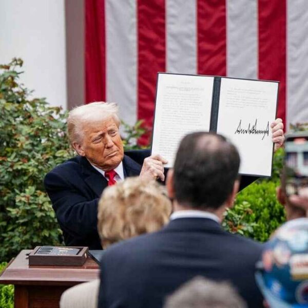 Sous pression tarifaire, les dirigeants du monde défilent à Washington