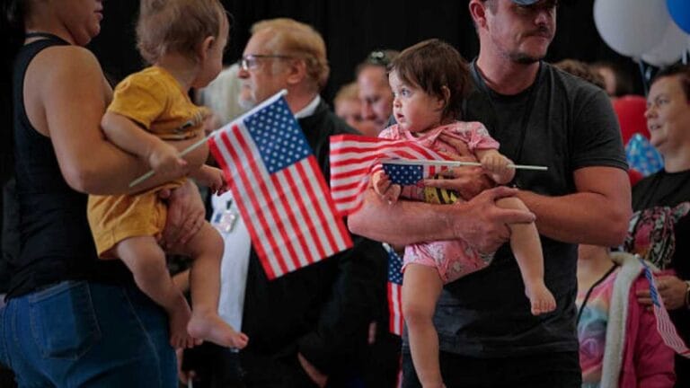 Ce que l’on sait sur l’arrivée de 49 Afrikaners aux États-Unis en tant que réfugiés