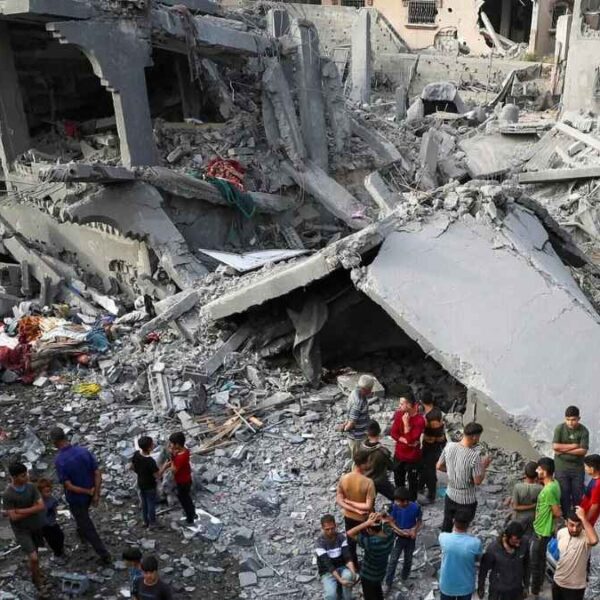 Gaza sous pression : Israël intensifie son offensive terrestre tout en relâchant l’étau humanitaire