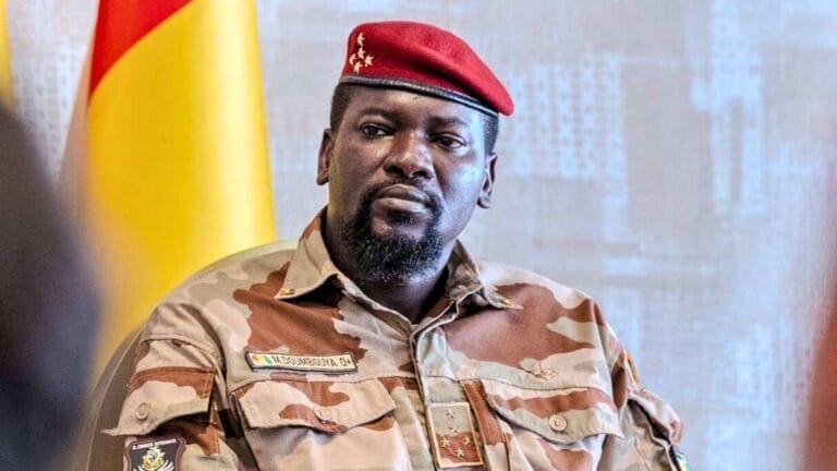 Guinée : le retrait massif de titres miniers soulève incertitudes et tensions juridiques