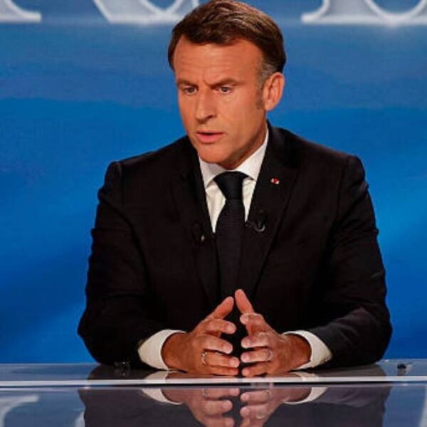 Macron, un président sans majorité qui commente plus qu’il n’agit