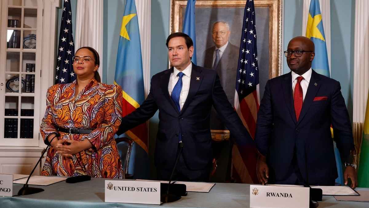 À l’Est, la paix en promesse ; à Washington, Trump…