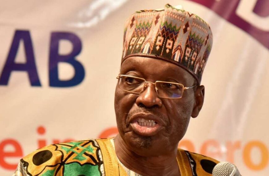 Issa Tchiroma Bakary : le départ d’un fidèle de Paul Biya, l’ambition d’un homme