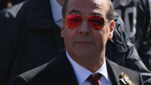 Medvedev relance la menace de frappes préventives contre l’Occident