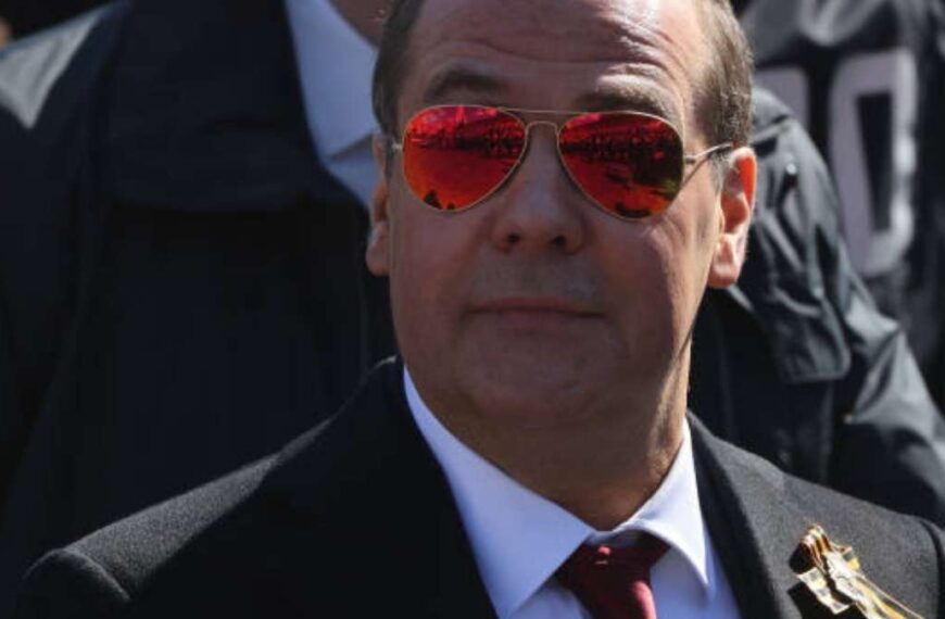 Medvedev relance la menace de frappes préventives contre l’Occident