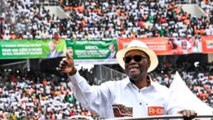 Alassane Ouattara se lance pour un quatrième mandat en Côte…
