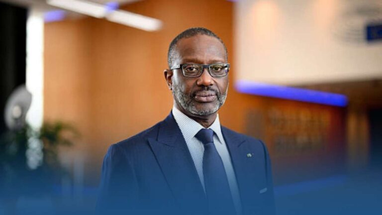 Côte d’Ivoire : Tidjane Thiam défie sa radiation et dépose sa candidature