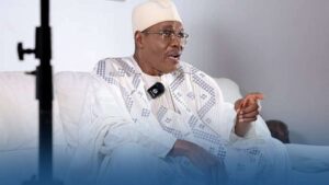 Au Cameroun Issa Tchiroma Bakary revendique la victoire, Biya garde le silence