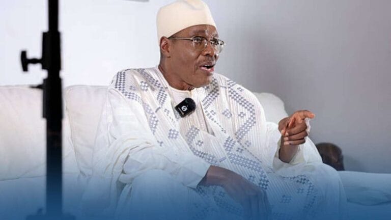 Au Cameroun : Issa Tchiroma Bakary revendique la victoire, Biya garde le silence