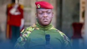 Au Burkina Faso, le pouvoir militaire enterre définitivement les partis politiques