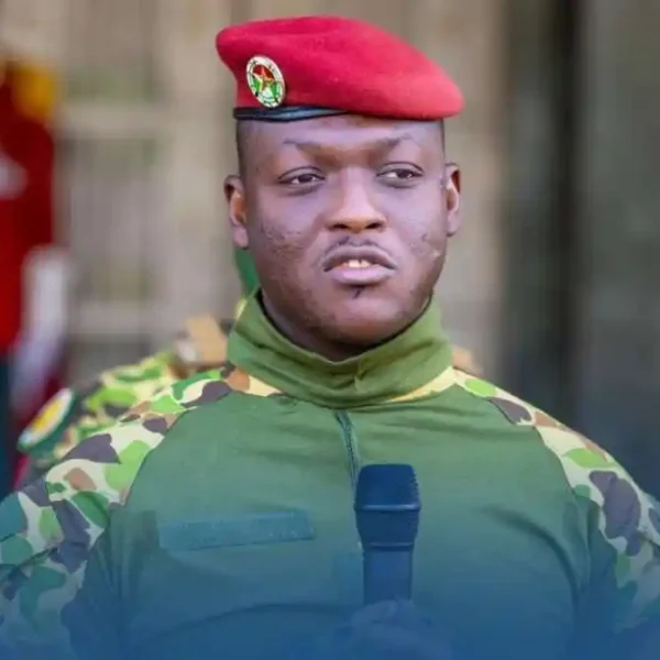 Au Burkina Faso, le pouvoir militaire enterre définitivement les partis politiques