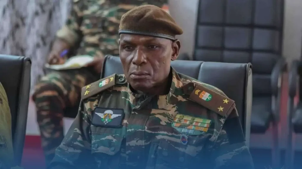 Niger : le général Amadou Ibro annonce une « guerre » contre la France 1 Niger le général Amadou Ibro annonce une « guerre » contre la France