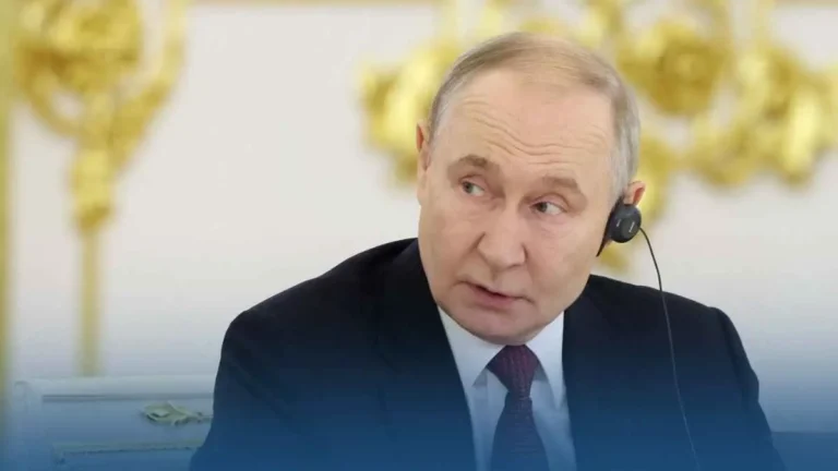 Russie : fin annoncée pour WhatsApp, le Kremlin assume et promeut la messagerie d’État