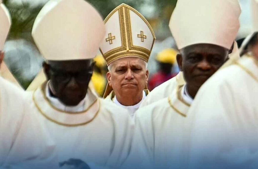 Angola devant une foule immense, Léon XIV appelle à dépasser les fractures du pays.