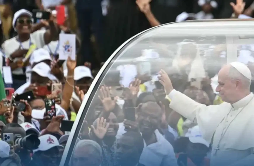 Angola devant une foule immense, Léon XIV appelle à dépasser les fractures du pays