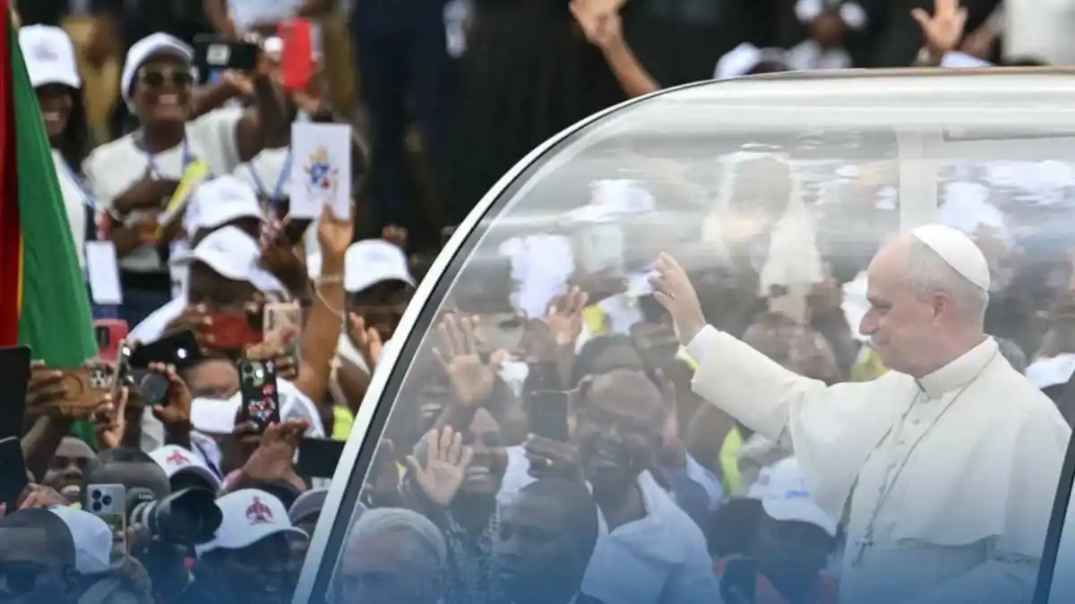 Angola devant une foule immense, Léon XIV appelle à dépasser les fractures du pays