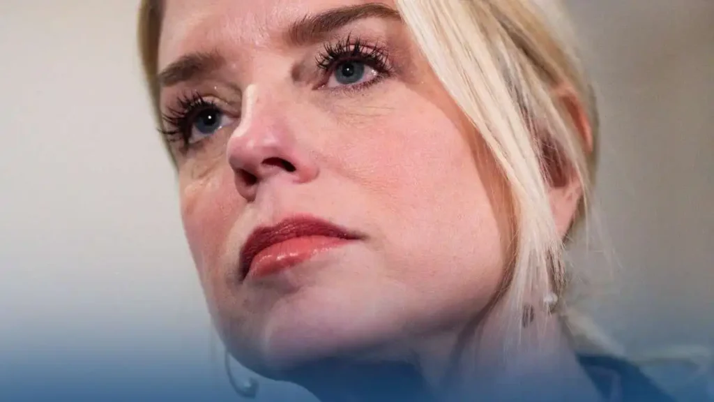 Au cœur du pouvoir, Trump remanie la justice et écarte Pam Bondi