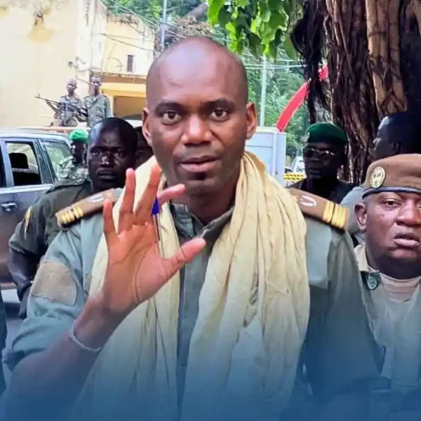 Bamako sous pression le ministre de la Défense tué dans une offensive coordonnée