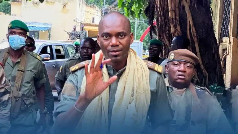 Bamako sous pression le ministre de la Défense tué dans une offensive coordonnée