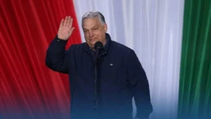 Battu mais pas retiré, Viktor Orban prépare déjà son retour