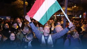 Budapest retient son souffle avant un possible basculement politique