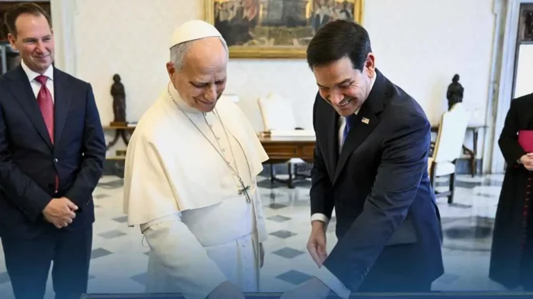 Au Vatican, Marco Rubio tente d’apaiser les tensions entre Trump et le pape Léon XIV