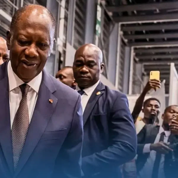 CEDEAO–AES Abidjan en première ligne, Ouattara reçoit l’émissaire du dialogue régional
