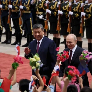 Xi et Poutine relèguent l’Ukraine au second plan et affichent leur alliance à Pékin