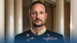 Haakon VIII monte sur le trône avec une monarchie norvégienne à reconquérir