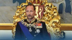 Haakon VIII prête serment devant le Parlement