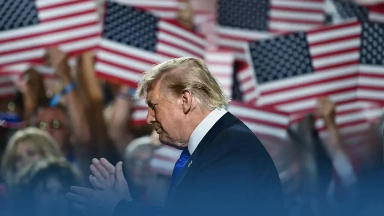 Trump promet 5 000 dollars aux Américains si les républicains gardent le Congrès